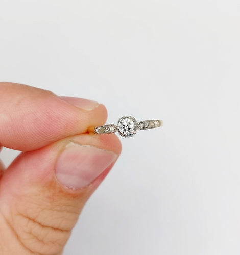 Bague 48 Bague solitaire art déco or jaune et diamants 58 Facettes A05660