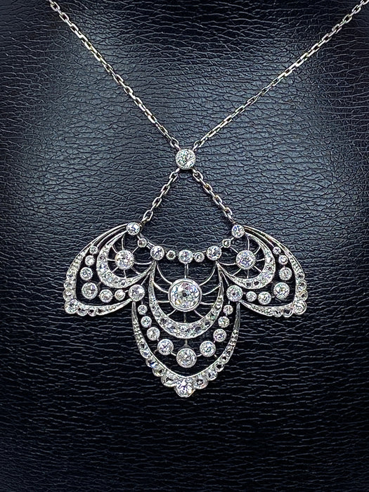 Collar con colgante en platino, diamantes, período 1900