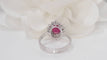Bague 54.5 Bague marguerite en or blanc, rubis ovale et diamants 58 Facettes F 4948