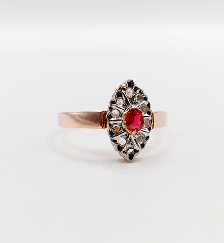 Bague 56 Ancienne bague marquise or rose, pierre rouge et diamant taille rose (1900) 58 Facettes A05951