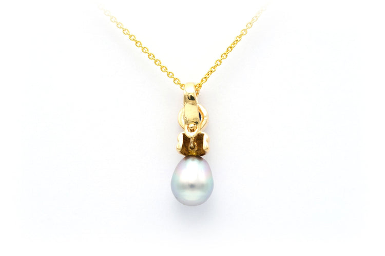 Pendentif Pendentif en or jaune serti d'un saphir et d'une perle de Tahiti 58 Facettes 22416