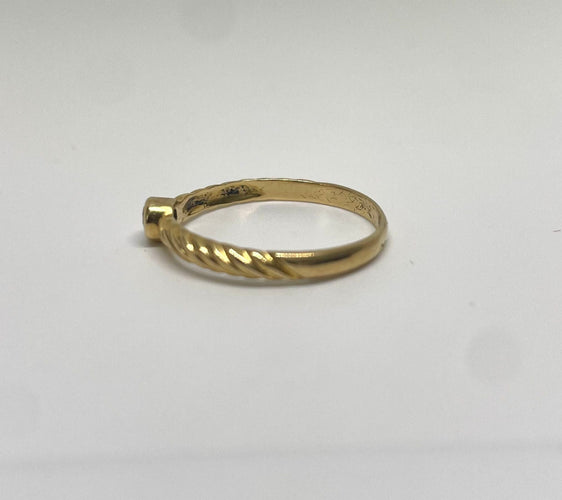 Bague 52 Bague or jaune torsadée sertie d’un diamant 0,1 carat 58 Facettes