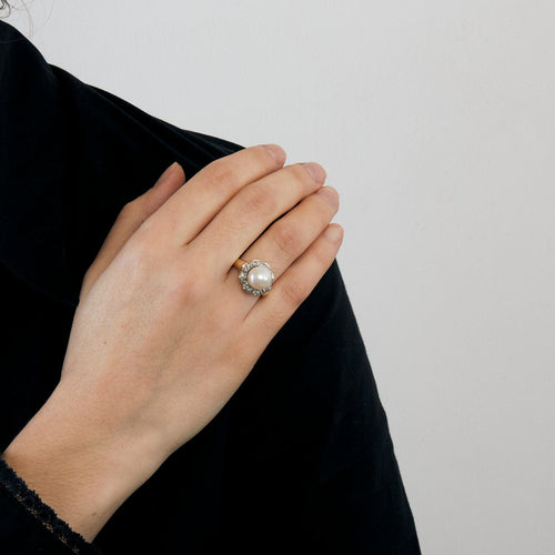 Bague Bague avec perle et diamants 58 Facettes 240171