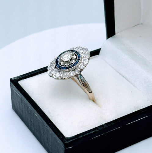 Bague 53.5 Bague ovale Art Déco en or gris sertie de diamants et saphirs 58 Facettes