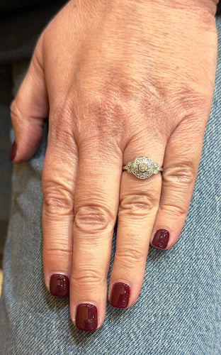 Bague 53 Bague art déco en or blanc et diamants 58 Facettes