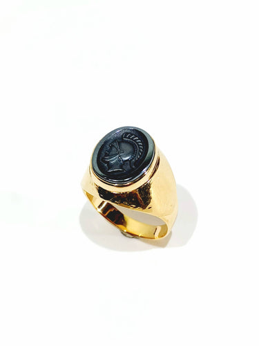 Intaglio ring in gold and hematite 