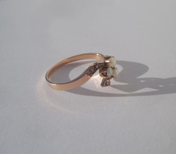 Bague 53.5 Bague 19e trèfle porte bonheur or rose, demies perles fines, diamants 58 Facettes
