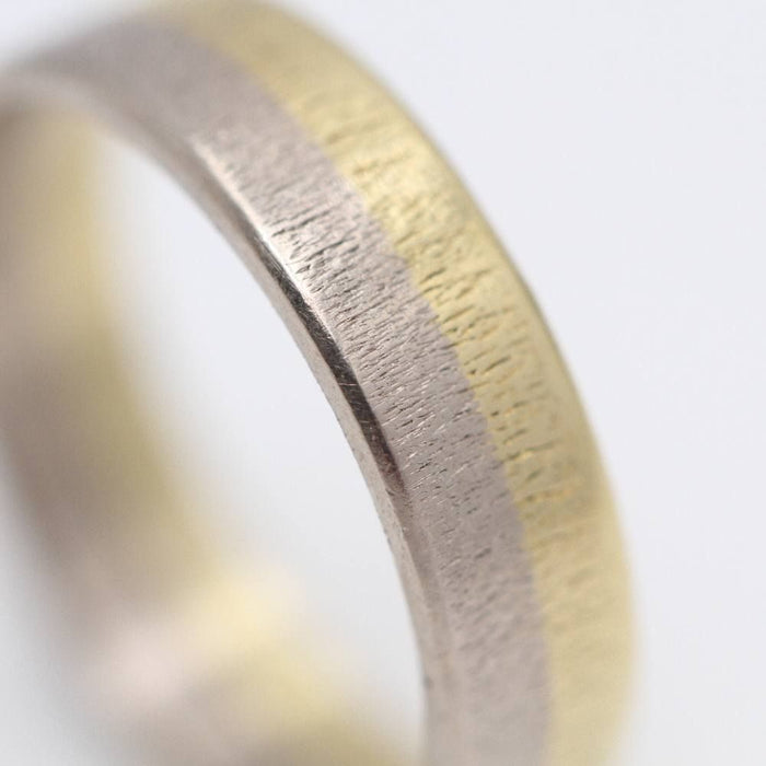 Two-tone gold wedding ring