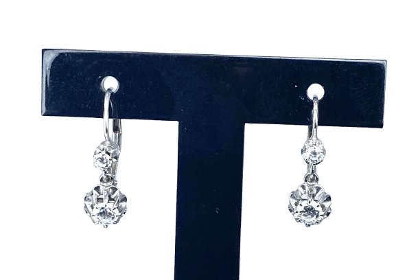Boucles d'oreilles Boucles d’oreilles dormeuses en or blanc en pierres blanches 58 Facettes AB320