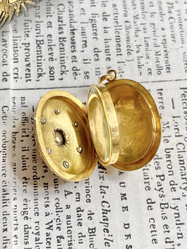 Pendentif Médaillon porte-photo en or jaune 58 Facettes