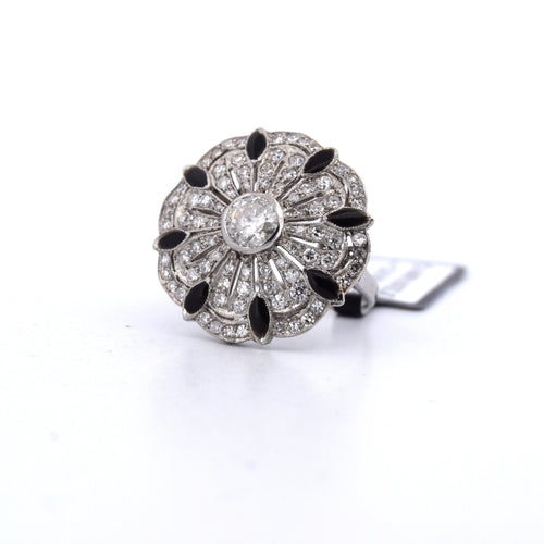 Bague Bague en or blanc ornée d'un travail ajouré spécial 58 Facettes