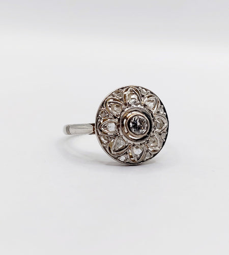 Bague 49 Bague cible Art Déco or blanc, diamants brillants et taille rose (circa 1920) 58 Facettes A06222