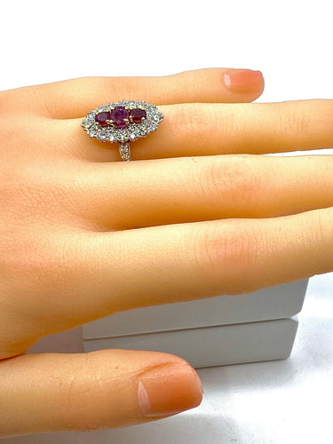 Bague 51 Bague marquise en or, diamants et rubis. 58 Facettes AB357