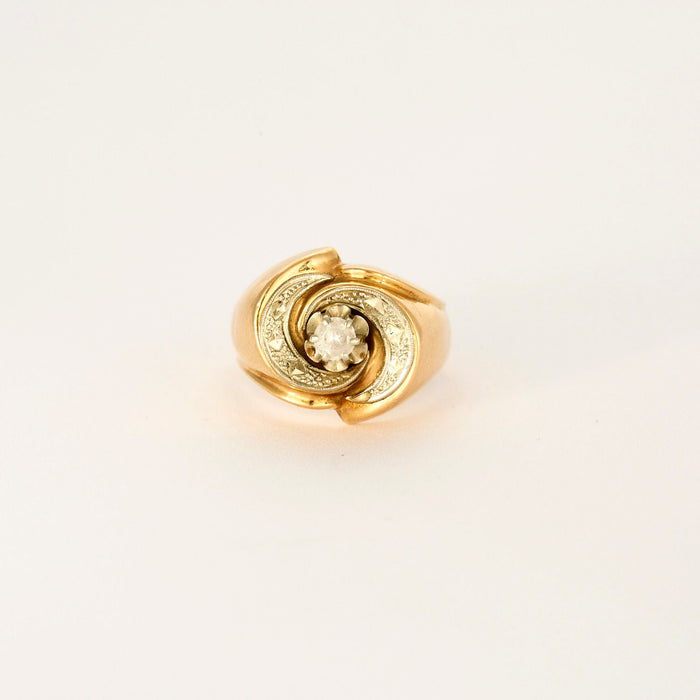 Anello tank a spirale in oro giallo e zaffiri bianchi