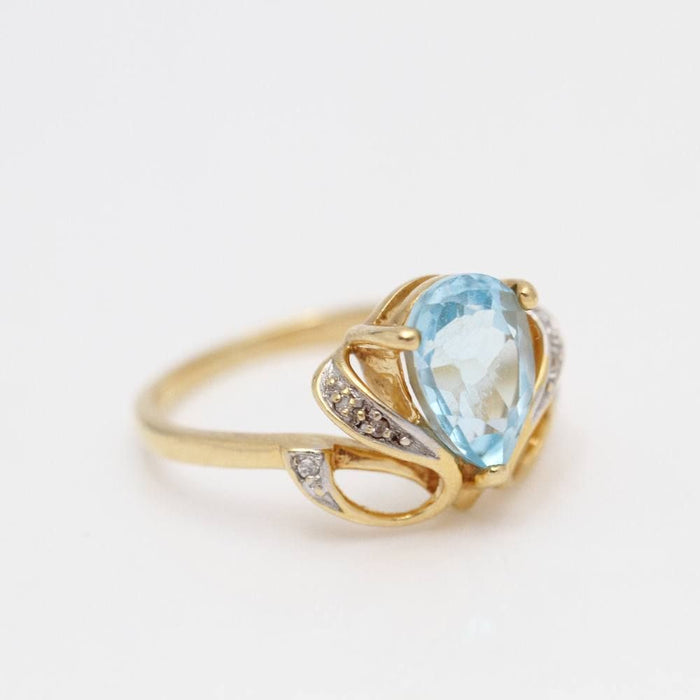 gouden ring met blauwe topaas en diamanten