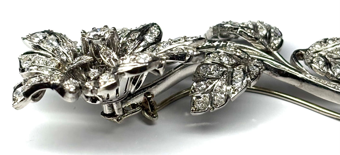 Broche Broche florale rétro en or blanc et diamants – années 40 58 Facettes E31