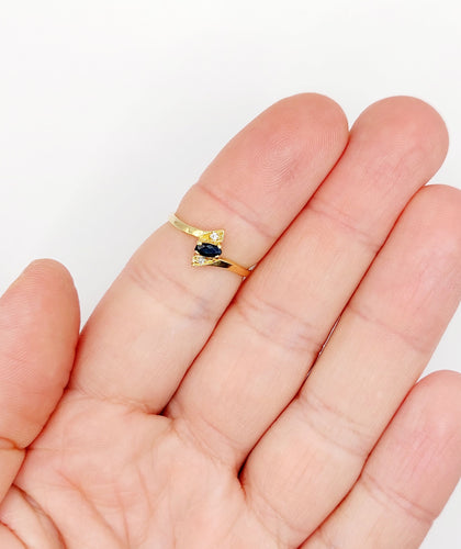 Vintage-Ring aus Gelbgold mit Navette-Saphir und Diamant