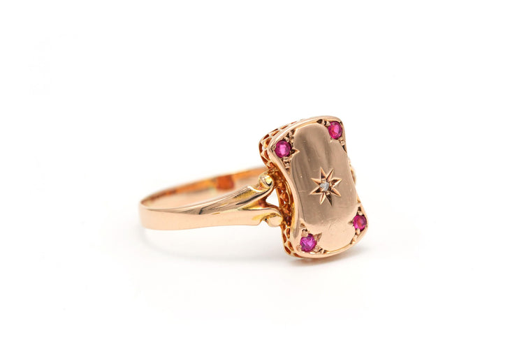 Bague 59 Bague Art Nouveau en or jaune sertie de rubis et d'un diamant 58 Facettes B626