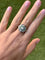Bague 57 Bague de style Art déco en platine ornée de diamants, d'émeraudes et d'onyx 58 Facettes
