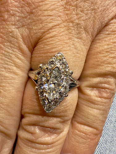 Marquise ancienne en or blanc 18 carats et diamants 58 Facettes