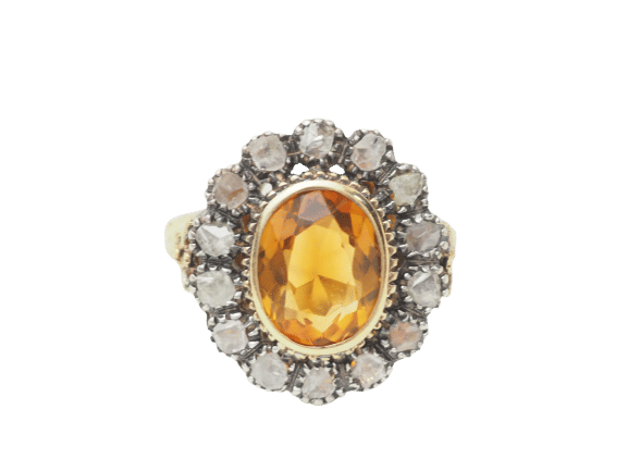 Bague 52.5 Bague ancienne en or jaune, topaze et diamants 58 Facettes 33282