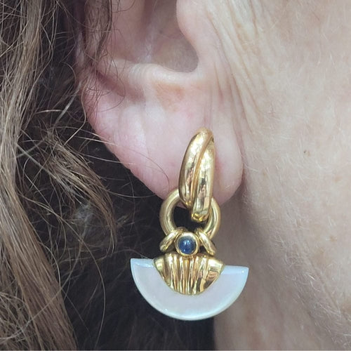 Boucles d'oreilles Boucles d'oreilles en nacre et saphir, montées sur or 18 carats 58 Facettes PE185