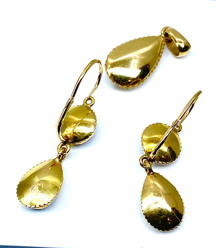 Boucles d'oreilles Parure pendentif et boucles d’oreilles en or jaune, grenat, vers 1850 58 Facettes AB640