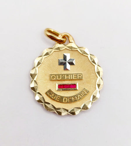 Pendentif AUGIS - Pendentif médaille d'amour or et rubis - "Plus qu'hier moins que demain" 58 Facettes A05409
