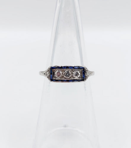 Bague 49 Bague jarretière art déco, platine diamants et saphirs calibrés 58 Facettes A02496