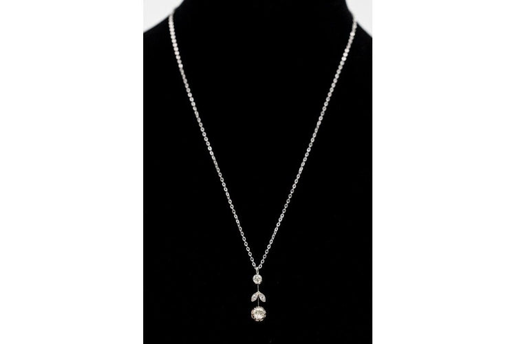 Pendentif Pendentif ancien Art Nouveau en platine avec diamants, début XXe siècle 58 Facettes 10079
