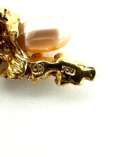 Boucles d'oreilles GILBERT ALBERT. Boucles d'oreilles or jaune 18K et perles 58 Facettes