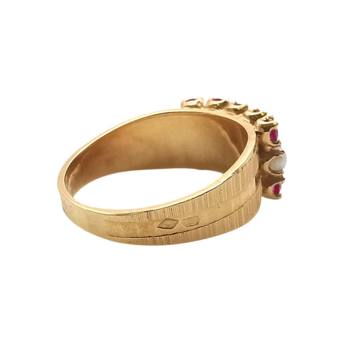 Anel de ouro amarelo, pérolas e rubis 
