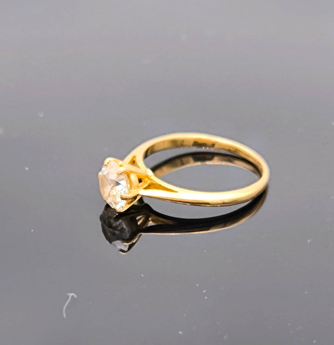 Bague 50.5 Bague solitaire en or jaune ornée d'un diamant de 1 carat 58 Facettes