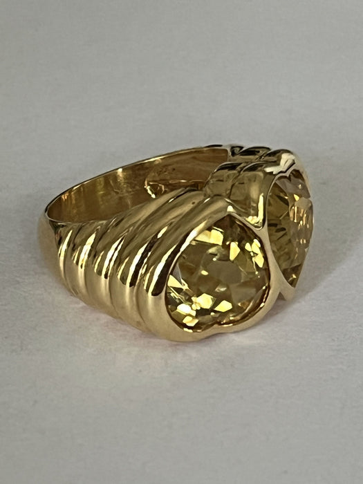 REPOSSI – Ring aus Gelbgold mit Citrin im Herzschliff
