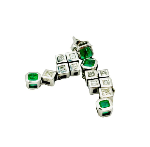 Boucles d'oreilles Boucles d'oreilles en or blanc avec brillants et émeraudes 58 Facettes 50036