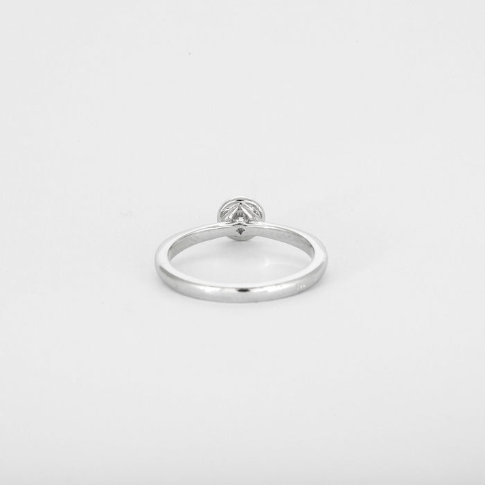 White gold solitaire set with diamonds