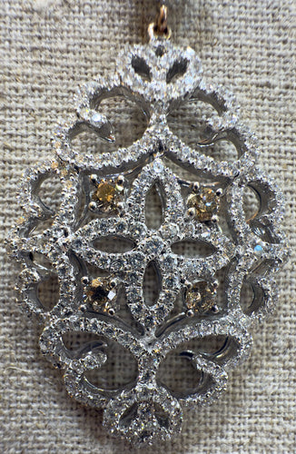 Collier Collier avec pendentif ajouré or blanc et diamants 58 Facettes