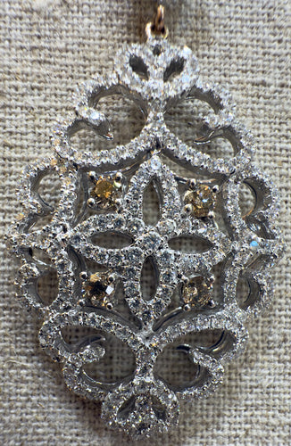 Collier Collier avec pendentif ajouré or et diamants 58 Facettes