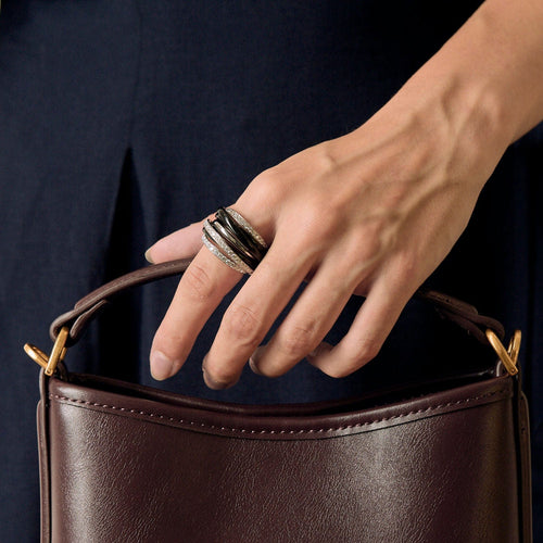 Bague 52 DE GRISOGONO - Bague Allegra en or blanc céramique noire et diamants 58 Facettes