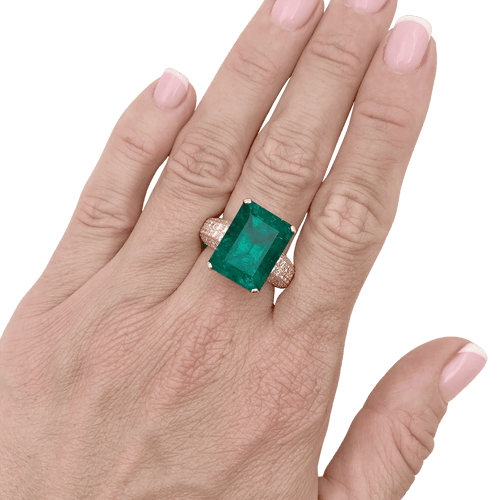 Bague 54 Bague émeraude, diamants, or jaune. 58 Facettes 34711