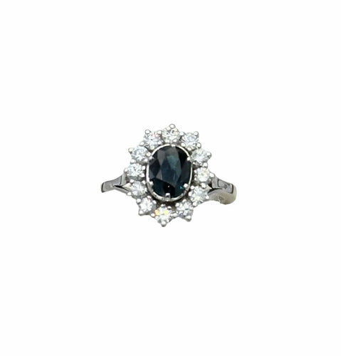 Bague 57 Bague pompadour en or gris, saphir, diamants 58 Facettes