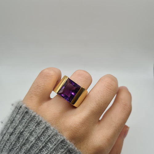 Bague 55 Bague or jaune sertie d’une améthyste 58 Facettes