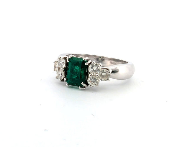 Bague 54 Bague en or blanc avec émeraude et diamants 58 Facettes