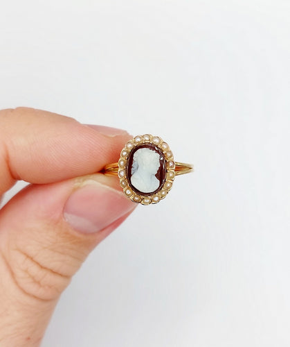 Bague 55.5 Bague marquise or jaune, camée sur agate, perles (circa 1900) 58 Facettes A04862