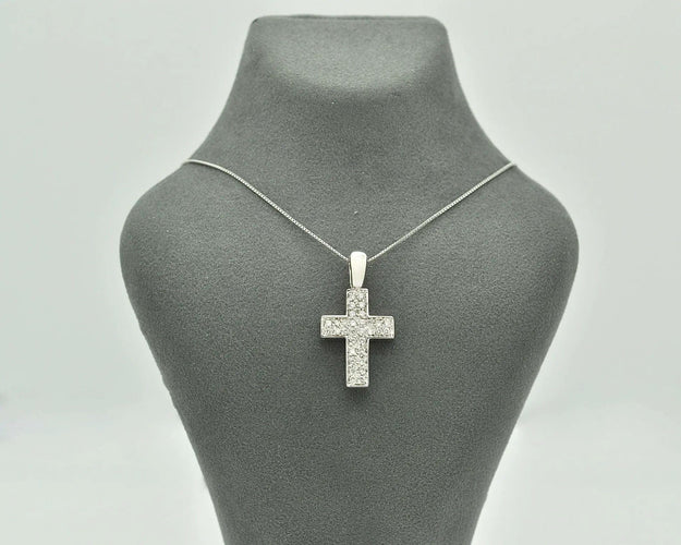 Collier Collier en or blanc 18 carats avec pendentif croix et diamants de 0,32 carat 58 Facettes 10649