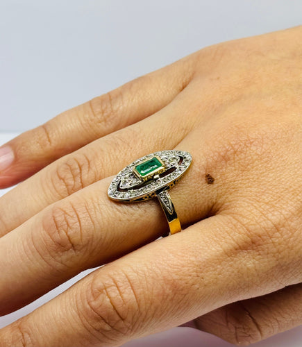 Bague 58 Bague Art Déco en or avec accents de platine, sertie d'une émeraude naturelle et de 28 diamants. 58 Facettes E14