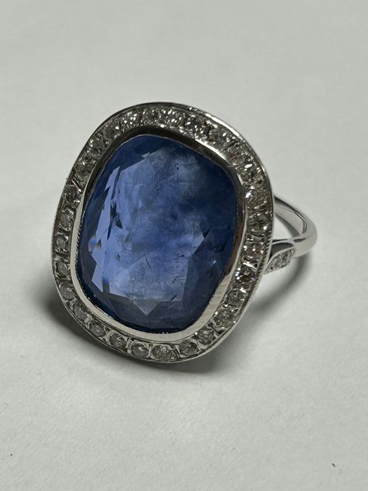 Bague 54 Très belle bague ornée d'un imposant Saphir de CEYLAN NON CHAUFFE 58 Facettes 214520