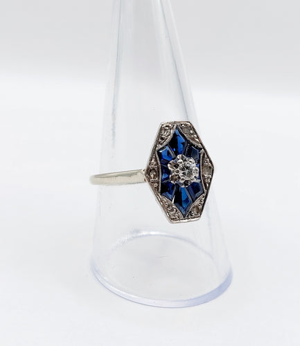 Bague 59.5 Bague marquise art deco or blanc 18k diamant et sapphires calibrés (circa 1930) 58 Facettes A05092