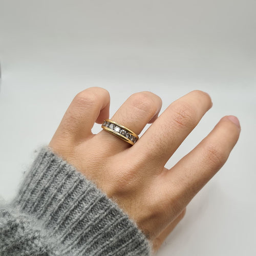 Bague 53 Demi-alliance or jaune, sertie de diamants naturels 58 Facettes