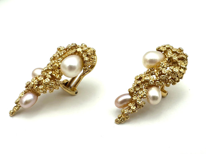 Boucles d'oreilles GILBERT ALBERT. Boucles d'oreilles or jaune 18K et perles 58 Facettes